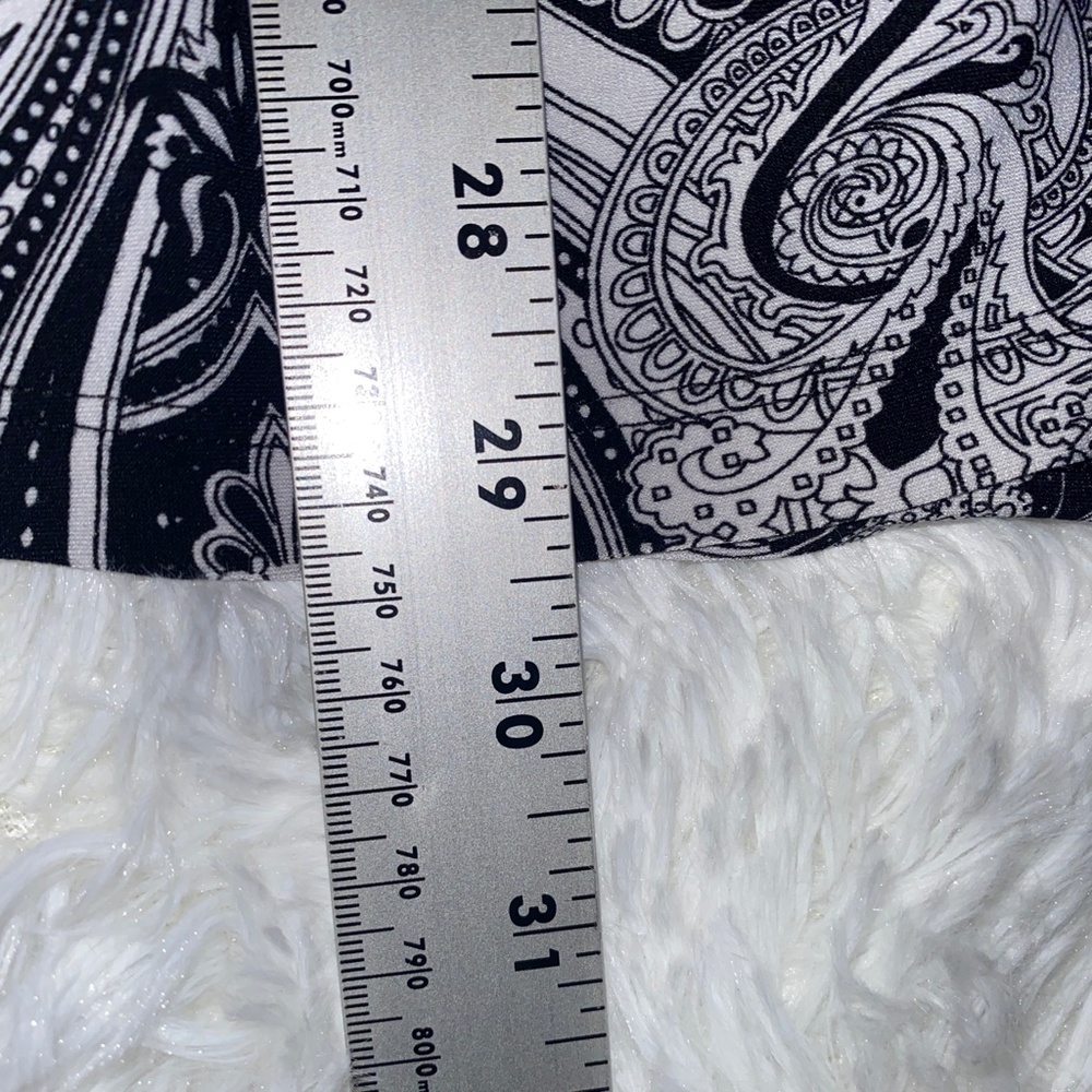 Classic Black and White Patterned Cache Dress Medium - Picture 7 of 7